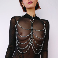 Harnais Fetish Poitrine Cuir et Chaines Noir