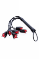 Fouet Multi Lanières Noir avec Roses Rouges Décoratives Mapalé